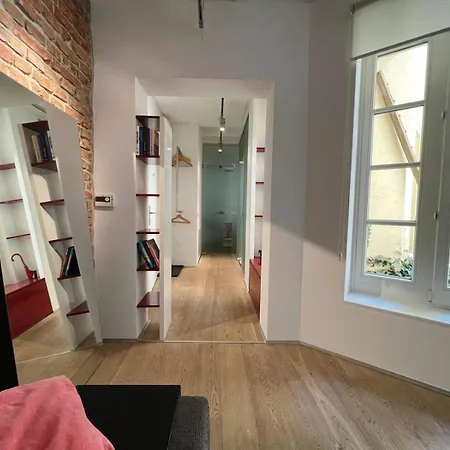 Konventna In Heart, Designed, Spacious براتسيلافا